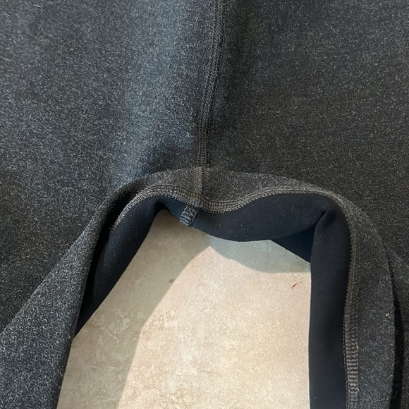 GAP sculpt ponte leggings, gray and black size medium. - Picture 9 of 10